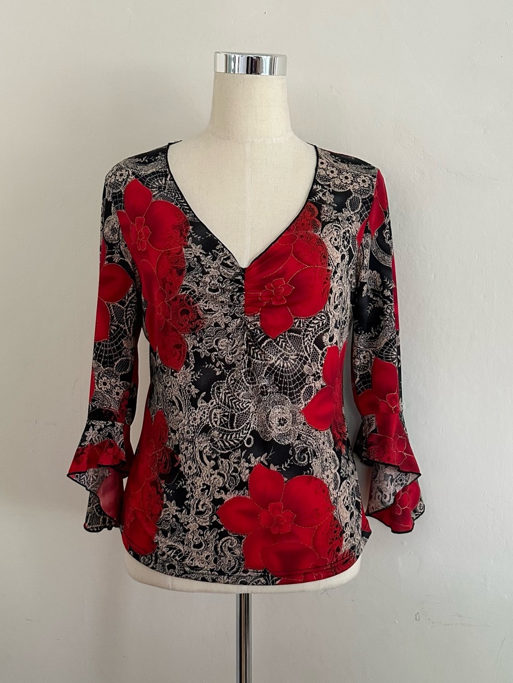 Vintage Y2K Top Size L Sheer Mesh Floral Lace Pattern Bell Sleeve